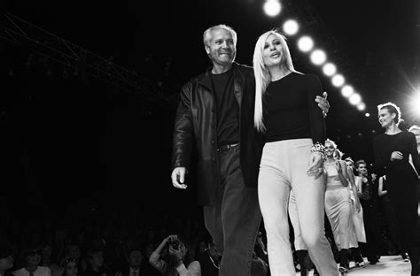 versace abiti famosi|Versace, storia e leggenda della moda .